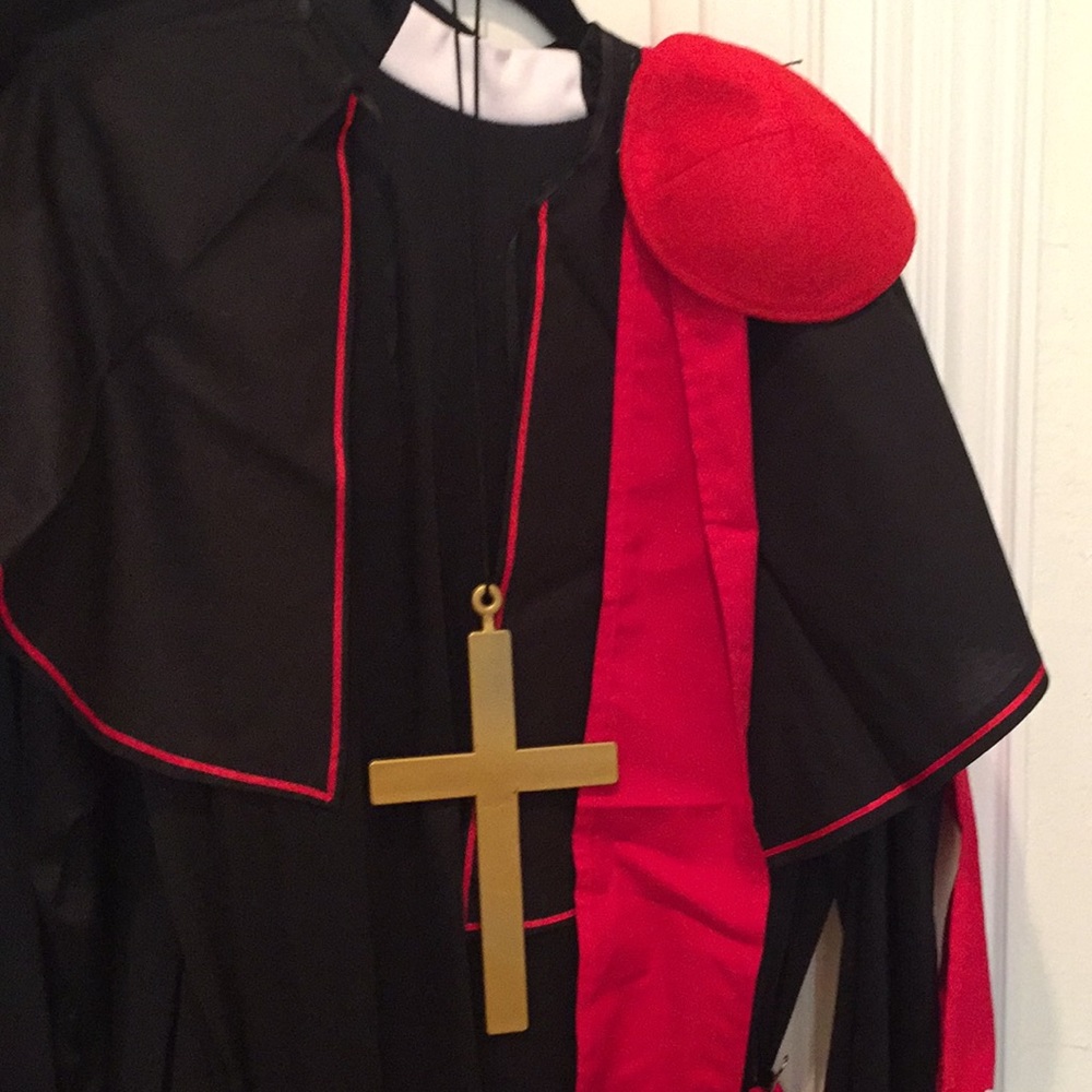 Costumes- (2) Cardinal. - Picture 2 of 3
